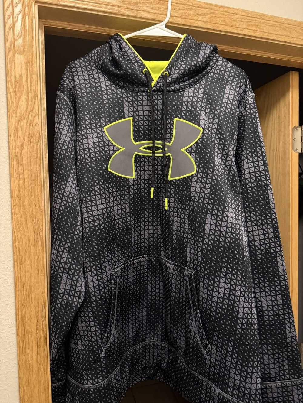 Under Armour Neon Yellow & Black Logo Hooded Pullover - 3XL